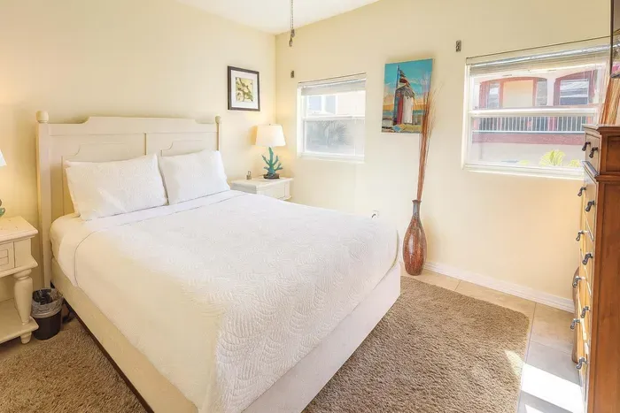 Serene Coastal Bedroom Retreat
Plush comfy bed with paddleboard vibes, lamps, tropical art—pure beach relaxation! Soft lighting, dresser in sunny SPI haven at 113 E Pompano St. Recharge near Gulf sands & SpaceX thrills. Sweet dreams!