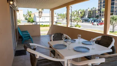 * 4 bedroom 2 Level Home * 50 yards from Beach - image 70 of 122