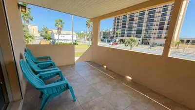 * 4 bedroom 2 Level Home * 50 yards from Beach - image 78 of 122