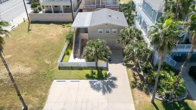 * 4 bedroom 2 Level Home * 50 yards from Beach - image 81 of 122