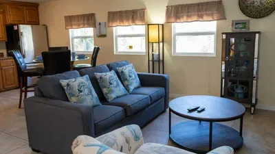 * 4 bedroom 2 Level Home * 50 yards from Beach - image 16 of 122