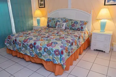 Authentic Near Beach House - Sleeps 16 - 5 Bedr - image 11 of 110