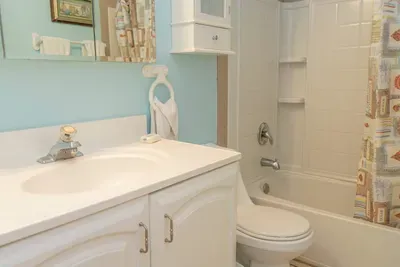Authentic Near Beach House - Sleeps 16 - 5 Bedr - image 13 of 110