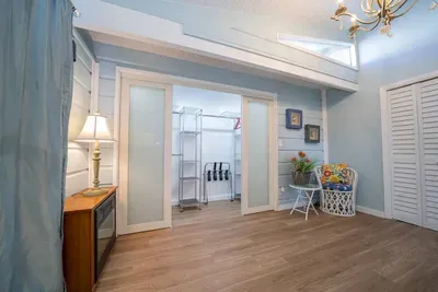 Authentic Near Beach House - Sleeps 16 - 5 Bedr - image 54 of 110