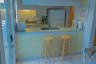 Authentic Near Beach House - Sleeps 16 - 5 Bedr - image 80 of 110