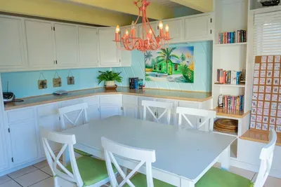 Authentic Near Beach House - Sleeps 16 - 5 Bedr - image 62 of 110