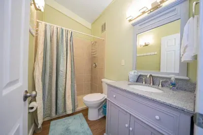 Authentic Near Beach House - Sleeps 16 - 5 Bedr - image 50 of 110