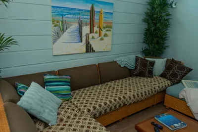 Authentic Near Beach House - Sleeps 16 - 5 Bedr - image 34 of 110