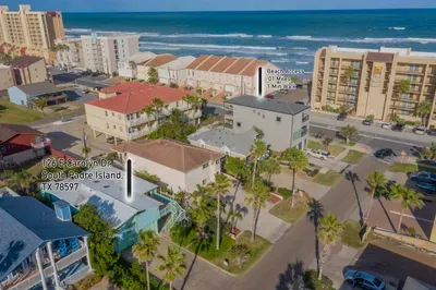 Authentic Near Beach House - Sleeps 16 - 5 Bedr