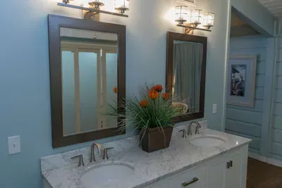 Authentic Near Beach House - Sleeps 16 - 5 Bedr - image 40 of 110