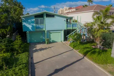 Authentic Near Beach House - Sleeps 16 - 5 Bedr - image 65 of 110