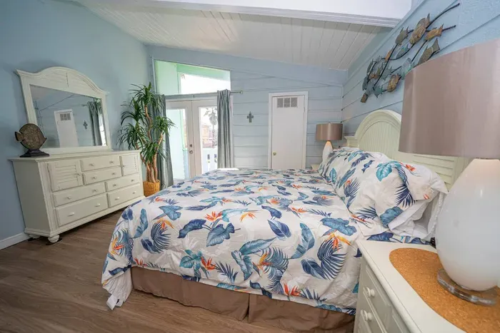 Authentic Near Beach House - Sleeps 16 - 5 Bedr - image 5 of 110