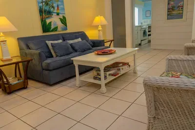 Authentic Near Beach House - Sleeps 16 - 5 Bedr - image 90 of 110