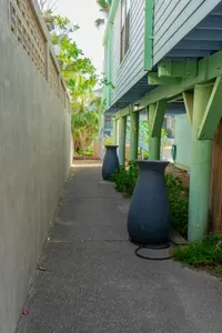 Authentic Near Beach House - Sleeps 16 - 5 Bedr - image 101 of 110