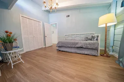 Authentic Near Beach House - Sleeps 16 - 5 Bedr - image 9 of 110
