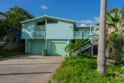 Authentic Near Beach House - Sleeps 16 - 5 Bedr - image 109 of 110