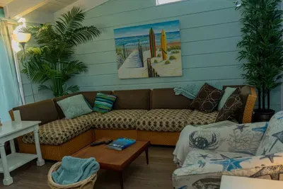 Authentic Near Beach House - Sleeps 16 - 5 Bedr - image 33 of 110