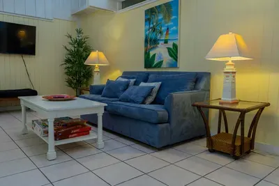 Authentic Near Beach House - Sleeps 16 - 5 Bedr - image 60 of 110
