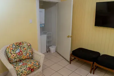 Authentic Near Beach House - Sleeps 16 - 5 Bedr - image 88 of 110