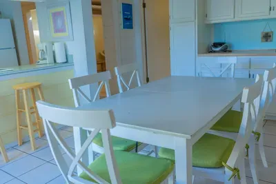 Authentic Near Beach House - Sleeps 16 - 5 Bedr - image 73 of 110