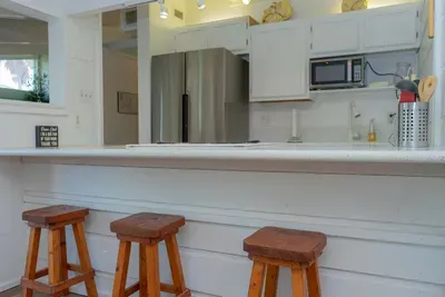 Authentic Near Beach House - Sleeps 16 - 5 Bedr - image 31 of 110
