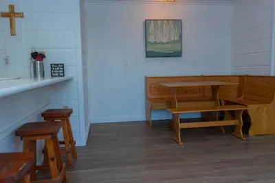 Authentic Near Beach House - Sleeps 16 - 5 Bedr - image 25 of 110