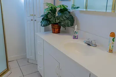 Authentic Near Beach House - Sleeps 16 - 5 Bedr - image 79 of 110