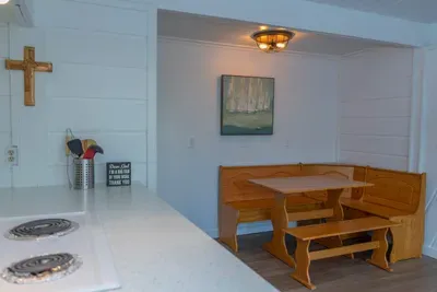 Authentic Near Beach House - Sleeps 16 - 5 Bedr - image 32 of 110