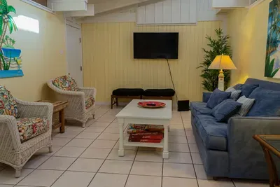 Authentic Near Beach House - Sleeps 16 - 5 Bedr - image 68 of 110