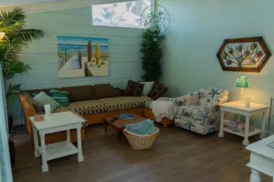 Authentic Near Beach House - Sleeps 16 - 5 Bedr - image 35 of 110