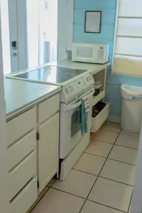 Authentic Near Beach House - Sleeps 16 - 5 Bedr - image 82 of 110