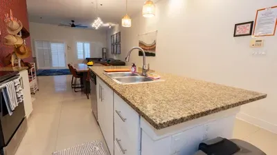 3BR Condo - 8 Beds - Pool - Walk to Beach - SPI - image 35 of 154