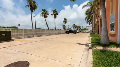 3BR Condo - 8 Beds - Pool - Walk to Beach - SPI - image 16 of 154