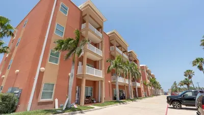 3BR Condo - 8 Beds - Pool - Walk to Beach - SPI - image 22 of 154