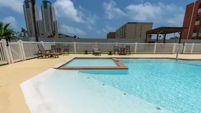 3BR Condo - 8 Beds - Pool - Walk to Beach - SPI - image 122 of 154