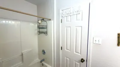 3BR Townhome, Steps to Beach, New Remodel SPI - image 84 of 158