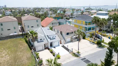 3BR Townhome, Steps to Beach, New Remodel SPI - image 139 of 158