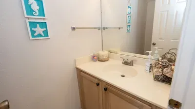 3BR Townhome, Steps to Beach, New Remodel SPI - image 67 of 158