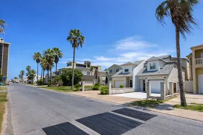 3BR Townhome, Steps to Beach, New Remodel SPI - image 10 of 158