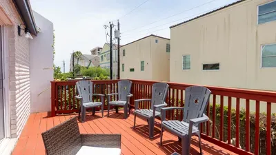 3BR Townhome, Steps to Beach, New Remodel SPI - image 93 of 158