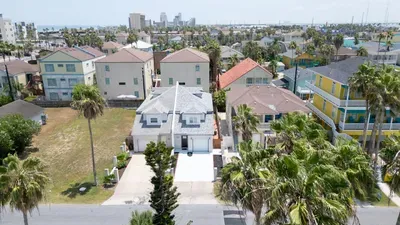 3BR Townhome, Steps to Beach, New Remodel SPI - image 140 of 158