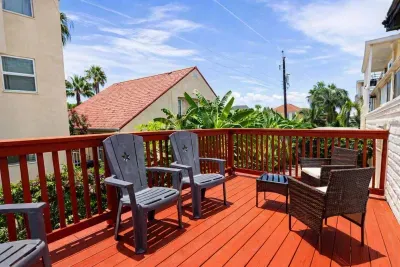 3BR Townhome, Steps to Beach, New Remodel SPI - image 9 of 158
