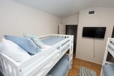 3BR Townhome, Steps to Beach, New Remodel SPI - image 118 of 158