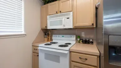 3BR Townhome, Steps to Beach, New Remodel SPI - image 47 of 158