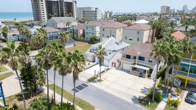 3BR Townhome, Steps to Beach, New Remodel SPI - image 142 of 158