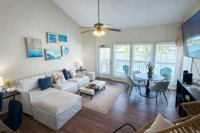Bright Coastal Retreat | Steps to Beach | Balcony Views | Fast WiFi | Smart TV | Sleeps 4 | Workspace + Dining Nook | Vaulted Ceilings | Natural Light | Ideal for Couples & Small Families