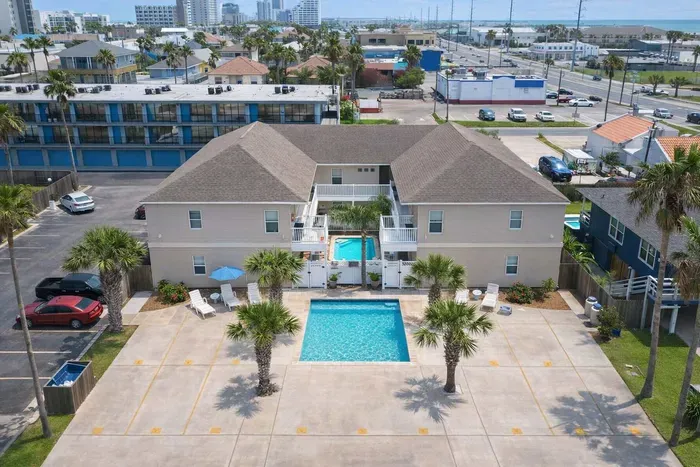 Coastal 2BR Duplex w/ Pool, Parking & Walk to Beach – Ideal for Families or Groups