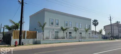 Newer 3BR Townhome | Pool | Sleeps 10 | 2 Levels - image 13 of 110