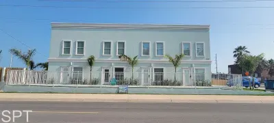 Newer 3BR Townhome | Pool | Sleeps 10 | 2 Levels - image 16 of 110