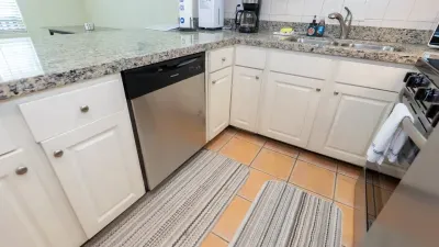 2BR Ground Floor, Sleeps 8, Pets ok - SPI - image 46 of 136